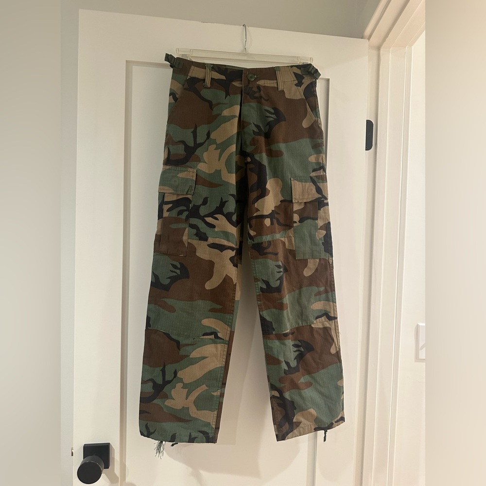 Vintage Camouflage Cargo Pants. Will fit women 23-25 jean size.